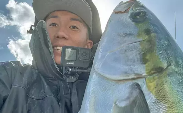 激渋の伊勢湾ジギングで本命の寒ブリ手中　フォールで食わせた貴重な一撃