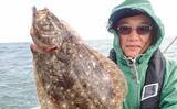 「全面解禁した大原沖ヒラメ釣りで2.5kg頭にトップは本命5尾手中【千葉・大吉丸】」の画像1