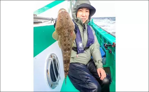 「全面解禁した大原沖ヒラメ釣りで2.5kg頭にトップは本命5尾手中【千葉・大吉丸】」の画像