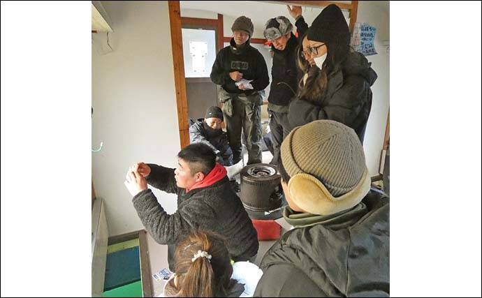 「寒風知らずの快適空間」ドーム船で12年ぶりのワカサギ釣り満喫【神奈川・相模湖】