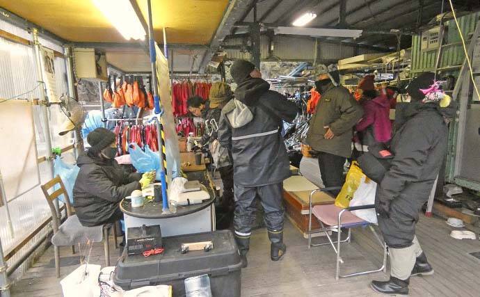 「寒風知らずの快適空間」ドーム船で12年ぶりのワカサギ釣り満喫【神奈川・相模湖】