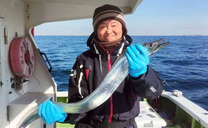 タコベイトを用いたテンビンタチウオ釣りで105cmドラゴン登場！【神奈川】船中トップ27尾の好釣果