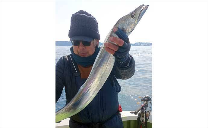 タコベイトを用いたテンビンタチウオ釣りで105cmドラゴン登場！【神奈川】船中トップ27尾の好釣果