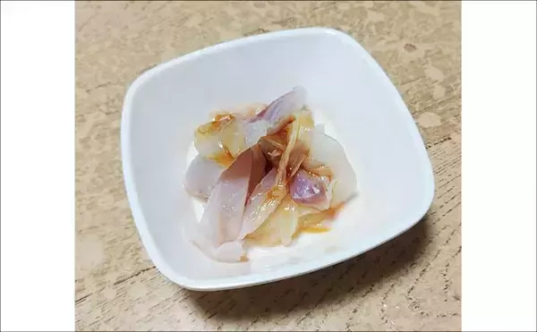 「釣魚で作る「酢を使った健康」レシピ：アラカブの酢洗い　市販のガリと一緒に」の画像