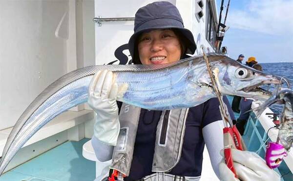 大分 熊本 船釣り最新釣果 タチウオ釣りで指7本級頭に つ抜け 22年9月15日 エキサイトニュース