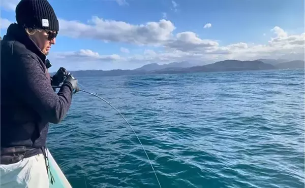 「「10kg超えブリが続々！」上越沖ジギングで腹パン寒ブリをキャッチ【こうゆう丸】」の画像