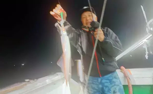 「呼子沖で夜焚きイカ好調！釣る人100尾以上【船釣り釣果速報5選・長崎／佐賀】」の画像