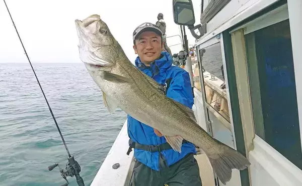 「タイラバ＆ジギング釣行で良型マダイにブリにシーバス好捕【福井・HOZAN】」の画像