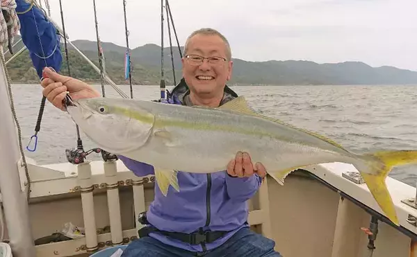 「タイラバ＆ジギング釣行で良型マダイにブリにシーバス好捕【福井・HOZAN】」の画像