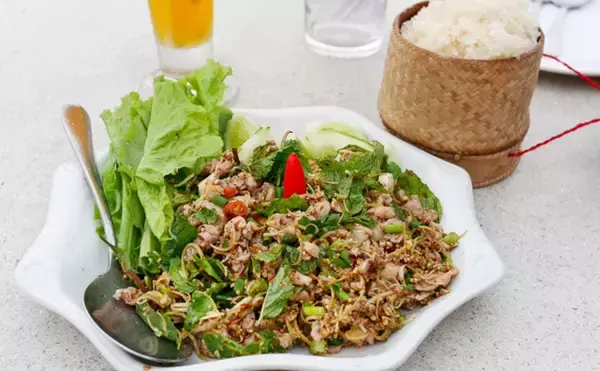 「暑い夏の日にピッタリのラオス料理『ラープ』とは？　白身魚でも赤身魚でもOK」の画像