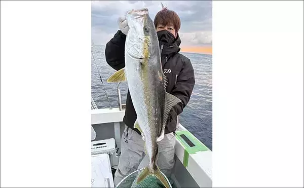 「【沖のルアー釣果速報】博多湾のブレードジギングで4kg級サワラ浮上！今後もチャンスあり（福岡）」の画像