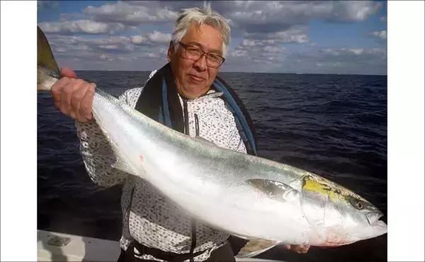 「【沖のルアー釣果速報】博多湾のブレードジギングで4kg級サワラ浮上！今後もチャンスあり（福岡）」の画像