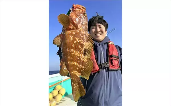 「【沖のルアー釣果速報】SLJ＆ブレードジギングで大型アコウ手中！高級根魚が多数ヒット（九州）」の画像