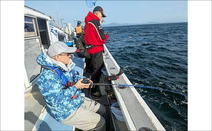 大山沖イサキ釣りで38cm筆頭に本命ポツポツ【石川丸・愛知】置き竿にヒット