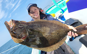 「イワシ泳がせてドラグがジー！」3.2kg良型ヒラメ浮上【千葉・忍丸】大型狙い撃ち可能なタックルとは