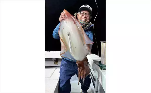 「敦賀湾のタルイカ釣りで怪物級登場！　8kg超の巨体をキャッチ【福井】」の画像