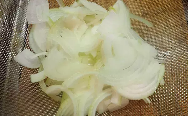 「釣魚で作る「キリッと冷えた白ワインに合う」レシピ：マイワシのマリネ」の画像