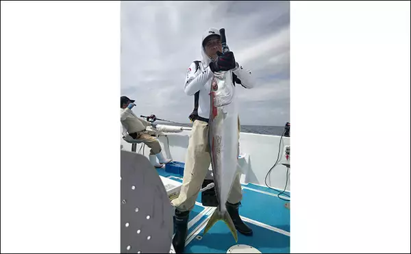 「【釣果速報】落とし込み釣りでブリにヒラメにサワラに根魚と多彩（福岡）」の画像