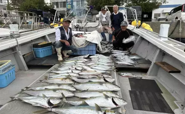 「【釣果速報】落とし込み釣りでブリにヒラメにサワラに根魚と多彩（福岡）」の画像