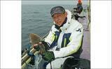 「東京湾の船マゴチ釣りで54cm頭に釣る人5尾【新明丸】エサはサイマキエビ」の画像13