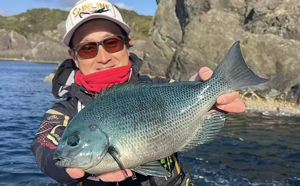 「磯フカセ釣りで美味な「オキアジ」をキャッチ【大分】本命クロも連打成功」の画像