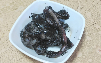 釣った魚で作る「疲労回復」レシピ：ヤリイカの墨焼き　濃厚な味わいが魅力