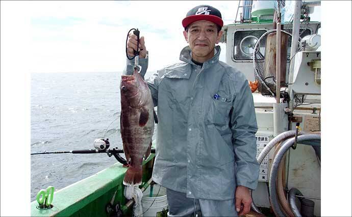 大原沖のマハタ釣りで2kg級良型を手中【千葉】船長のこまめなポイント移動が的中