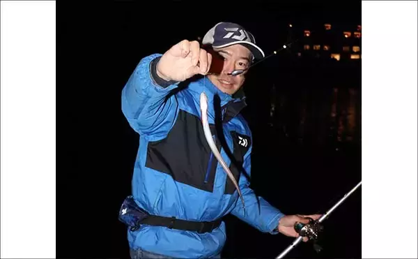 「「シーズン到来！」夜の堤防でアナゴを釣ろう【タックル・エサ・釣り方を解説】」の画像
