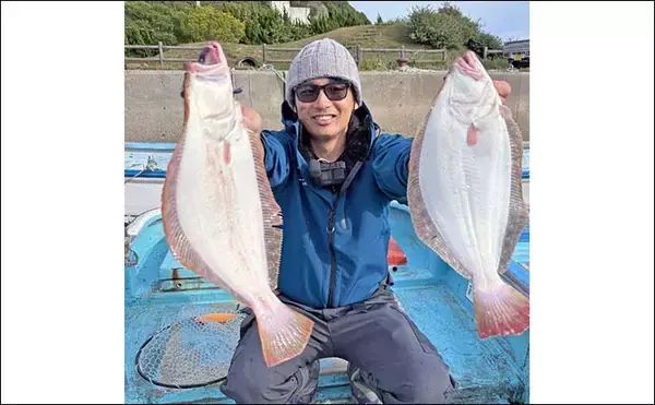「伊勢湾エリアの泳がせ釣りでヒラメ4匹手中【三重】エサのアジも入れ食い」の画像