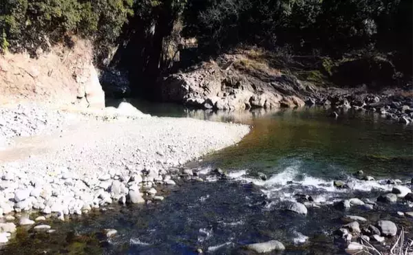 「渓流釣り河川ポイント紹介2024：桂川水系（山梨）当たりなければ川虫採取を」の画像