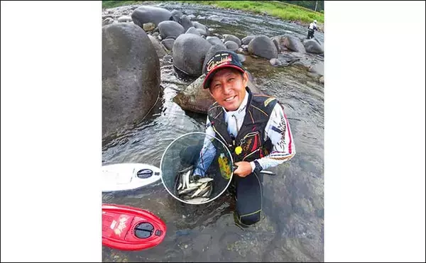 「長良川郡上白鳥エリアでアユトモ釣り満喫　20cm級が入れ掛かり」の画像