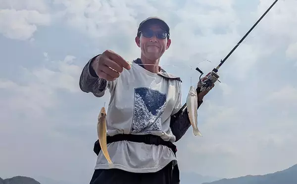 「エギングタックルのちょい投げ釣りでシロギス25匹【京都府】潮目狙いで20cm超え良型が連発！」の画像