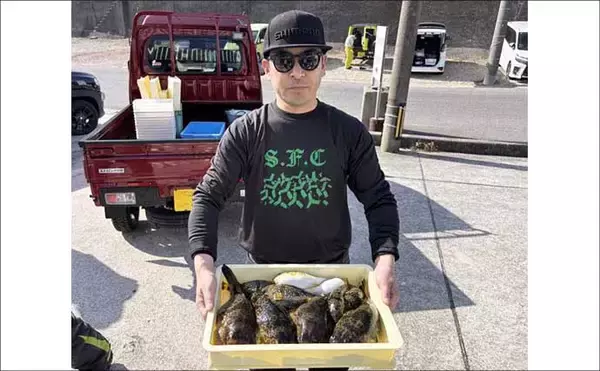 「【沖釣り釣果速報】10kg超ブリ浮上に船上熱狂！イワシの泳がせ釣りで全員安打達成（愛知）」の画像