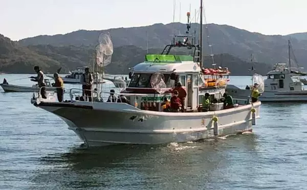 「浅場での泳がせ釣りで青物クーラー満タン　好ゲストにヒラメも顔出し」の画像
