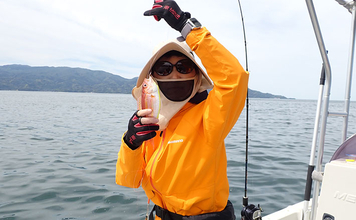 春の沼津でボートから乗っ込みマダイを狙う！【静岡】トラブル続出もイトヨリ3匹を手中