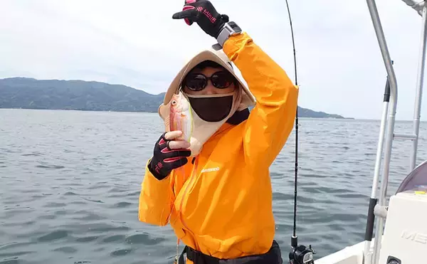 春の沼津でボートから乗っ込みマダイを狙う！【静岡】トラブル続出もイトヨリ3匹を手中