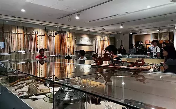 「サカナブックス1周年イベント【お誕ジョーズ】に100人超のサカナ好きが集結」の画像