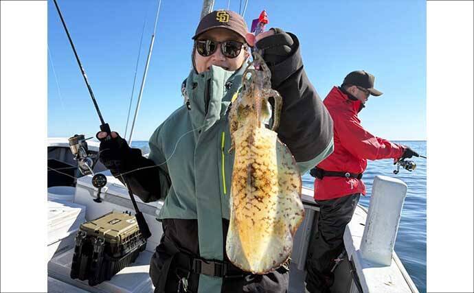 【沖のルアー釣果速報】伊勢志摩沖のティップランで良型アオリイカ連発！1kgアップも浮上（三重）