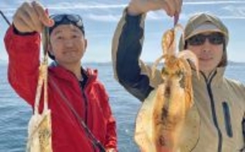 唐津沖のティップランエギングで1kg超アオリイカ手中【佐賀】無風コンディションを攻略