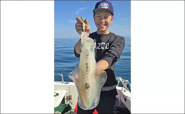 「唐津沖のティップランエギングで1kg超アオリイカ手中【佐賀】無風コンディションを攻略」の画像