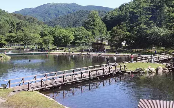 「夏休みの釣りレジャー好スポット紹介：平谷湖フィッシングスポット【長野】」の画像