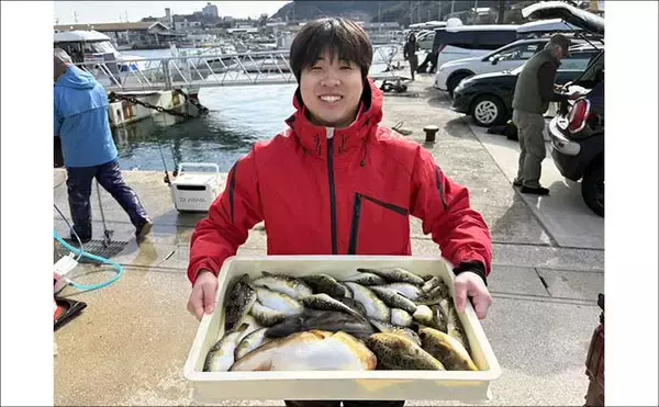 「カットウフグ釣りで1.3kg良型ヒガンフグ手中【愛知・おざき丸】自作の特エサが的中？」の画像