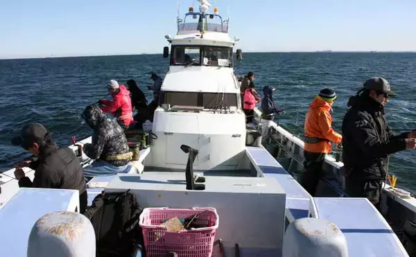 「船シロギス釣りで20cm良型をキャッチ！【東京湾】釣果激変のカギはエサのひと工夫」の画像