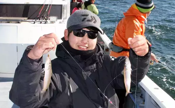 「船シロギス釣りで20cm良型をキャッチ！【東京湾】釣果激変のカギはエサのひと工夫」の画像