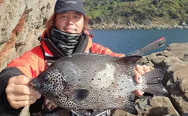 シーズン終盤の「イシ物釣り」で2kgクラス良型イシガキダイが登場！【天草】