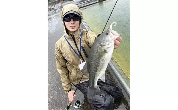 「「冬でもバスが釣れる！」管理釣り場のバス釣りで良型連発【石川・ドリームレイク】」の画像