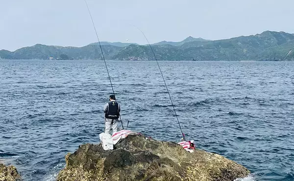 「深島の磯で40cm超え良型クロが連発！ 潮変わりにはオオモンハタも登場【大分】」の画像