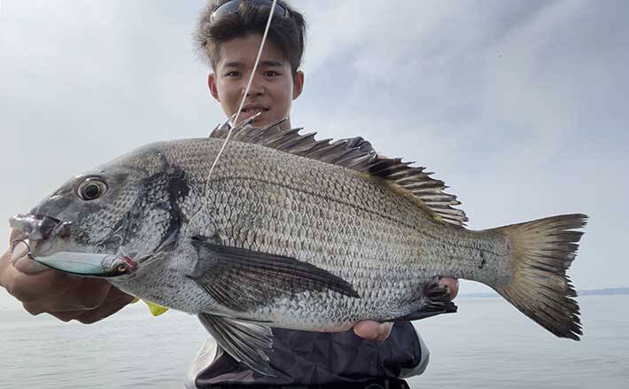 ボートチヌトップゲームで良型キビレ 水面下1cm を狙ってヒット 22年7月24日 エキサイトニュース ボートチヌトップゲームで良型キビレ 水面下1cm を狙ってヒット 22年7月24日 エキサイトニュース