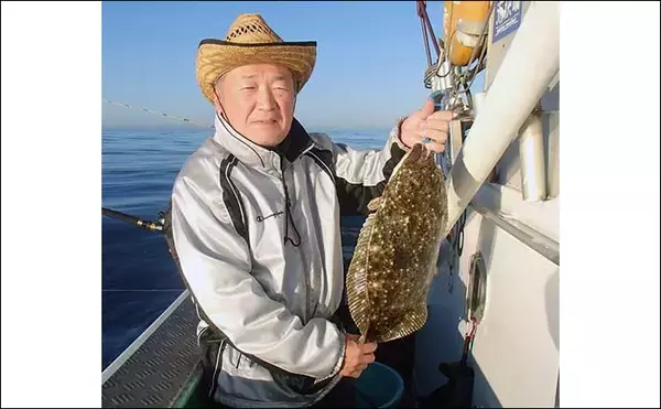 「茨城沖のヒラメ釣り解禁日に50cm級中心に2〜3尾と好スタート【浜べ丸】」の画像