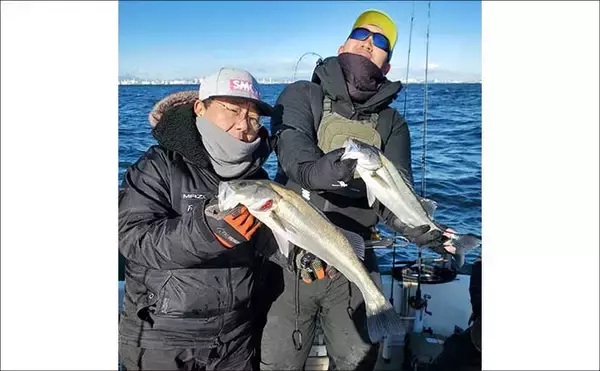 「冬の東京湾シーバスジギング入門　ランカーが狙えるタックルと基本の釣り方」の画像